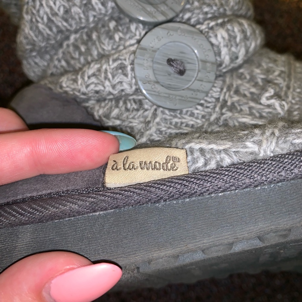 Knit Slippers - Picture 4 of 6